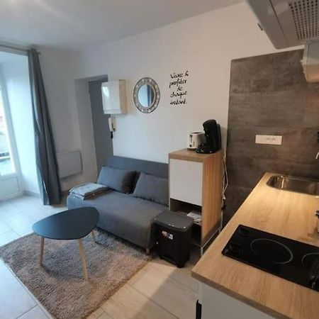 Charmant Appartement Au Calme Saint-Georges-de-Luzençon Exterior foto